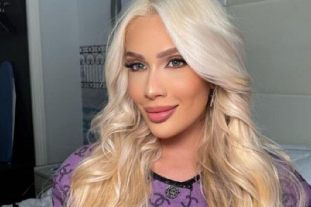 Karoline conta que a barriga sarada é fruto de uma alimentação regrada e exercícios físicos durante o puerpério