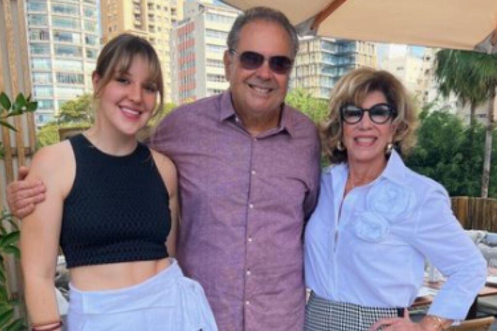Silvia Poppovic com o marido Marcelo Bronstein e Ana Poppovic