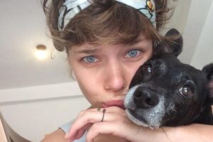 Bruna Linzmeyer se despediu da cachorra de estimação da família