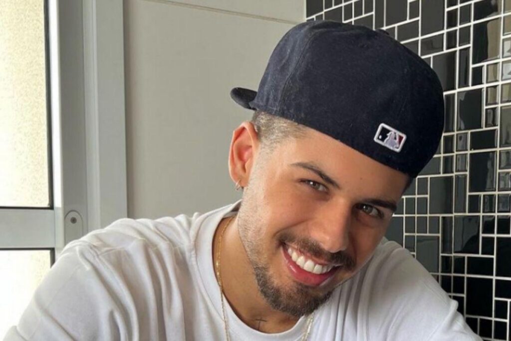 Zé Felipe faz registro fofo com a filha Maria Alice e compartilha: “Melhor abraço do mundo”