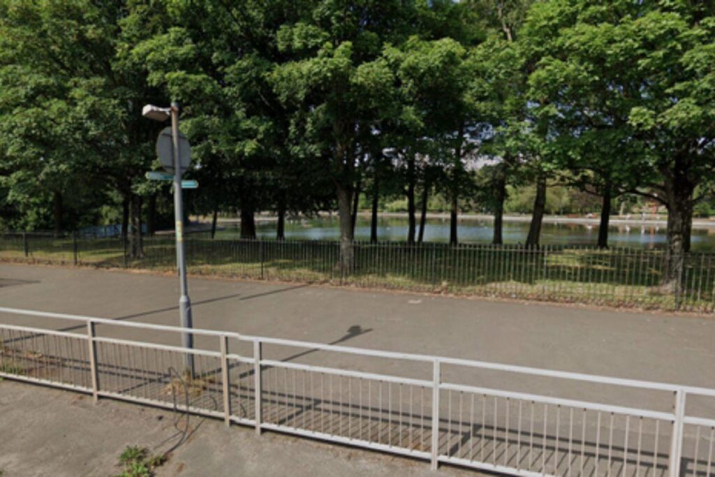 A mãe foi rápida e conseguiu salvar a filha após ela se afogar