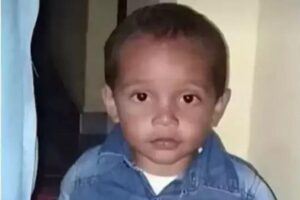 A criança ingeriu acidentalmente o biscoito envenenado que era para matar os ratos