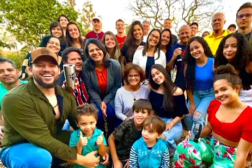 Um dos filhos de José e Maria durante registro para as mídias sociais