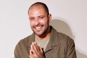 Diogo Nogueira fez uma homenagem para pai e filho no Dia dos Pais