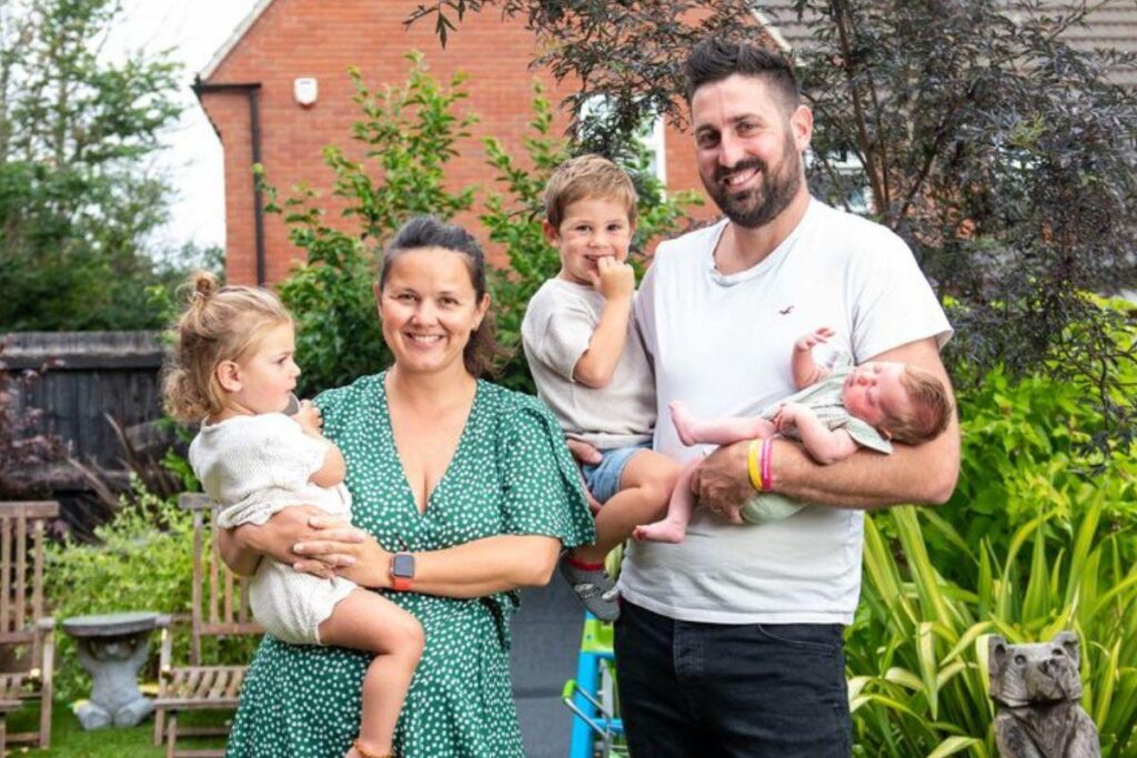 Bebês trigêmeos são concebidos no mesmo dia,mas tem idades diferentes