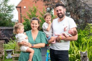 Bebês trigêmeos são concebidos no mesmo dia,mas tem idades diferentes