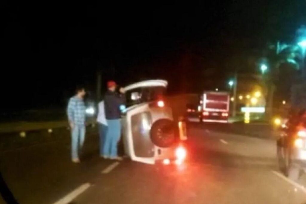 O bebê estava no carro que atingiu a motocicleta