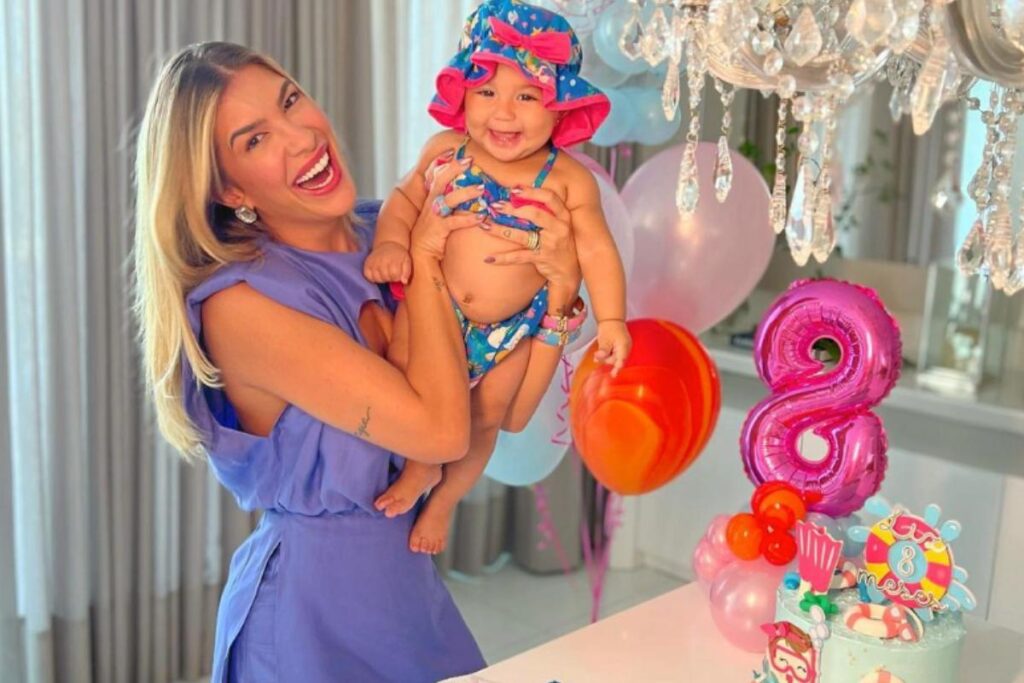 Lore Improta teve dificuldades com a filha Liz durante um voo de avião para a Disney