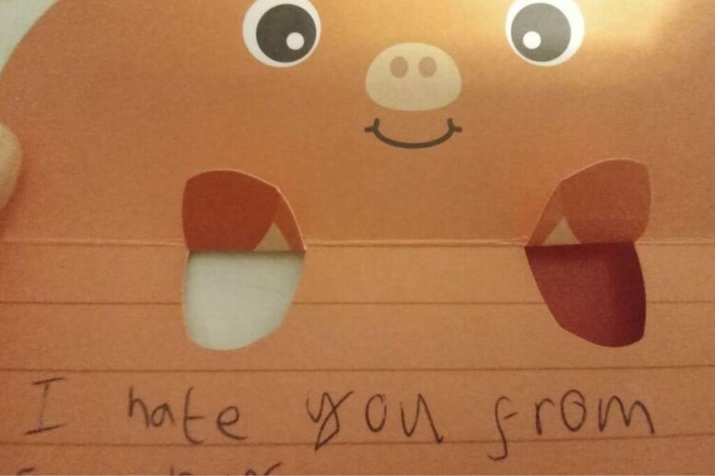 O pai contou sobre o bilhete assim que a mãe voltou do trabalho