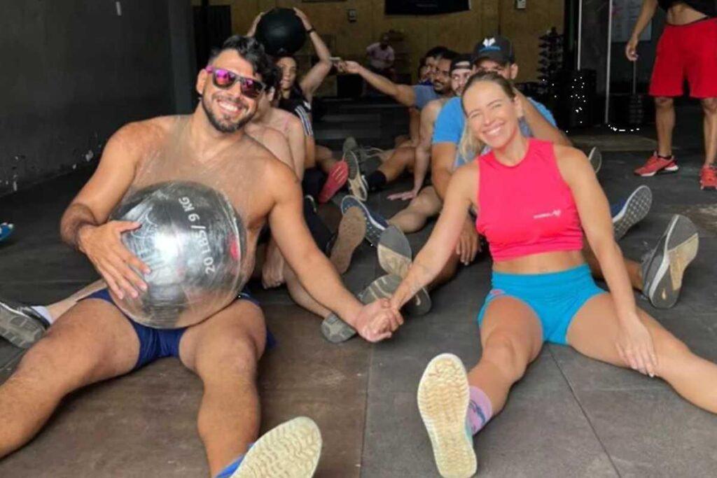 Casal ‘crossfiteiro’ inova em chá revelação