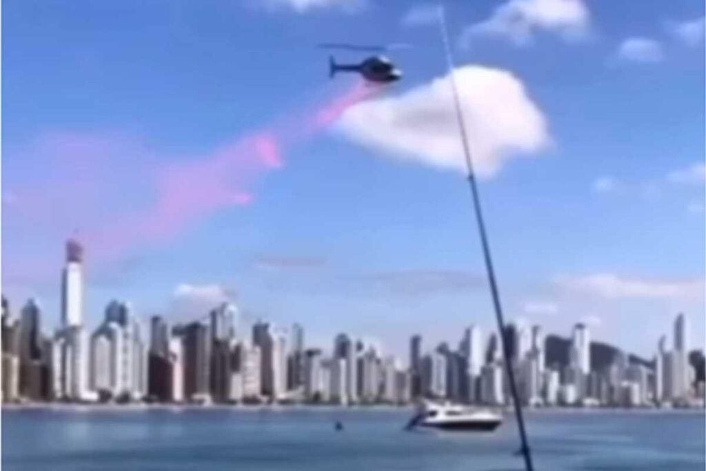 Chá revelação chama atenção por helicóptero e lancha