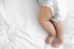 Irritações à pele sensível do bebê podem ser evitadas com cuidados reforçados