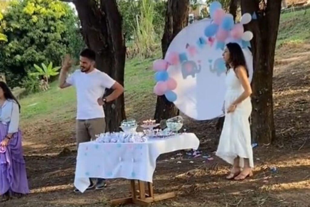 Casal descobre sexo de bebê através de bomboms