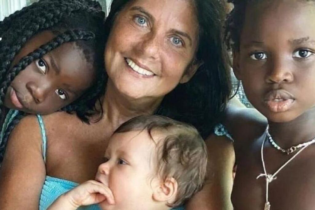 Giovanna Ewbank com os filhos Titi, Bless e Zyan