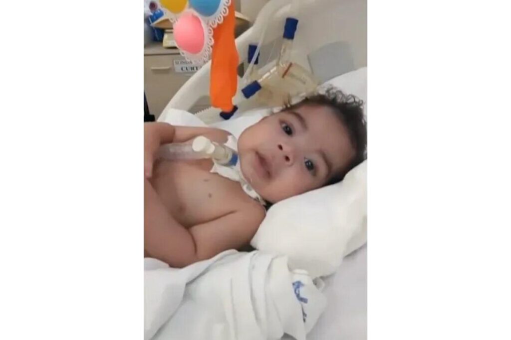Com poucos dias de vida, Kauan foi entubado e passou por cirurgias.