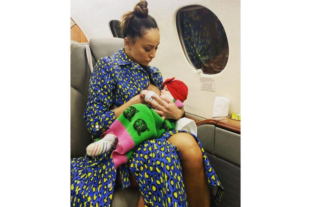 A hora da amamentação traz benefícios para mãe e bebê