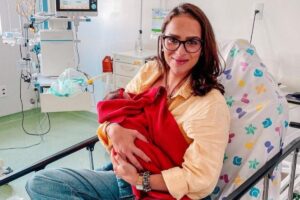 Nas redes sociais, Leticia Cazarré comentou sobre a atual internação de Maria Guilhermina na UTI