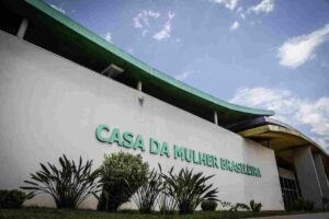 A menina havia reclamado de dores nas partes íntimas durante o banho