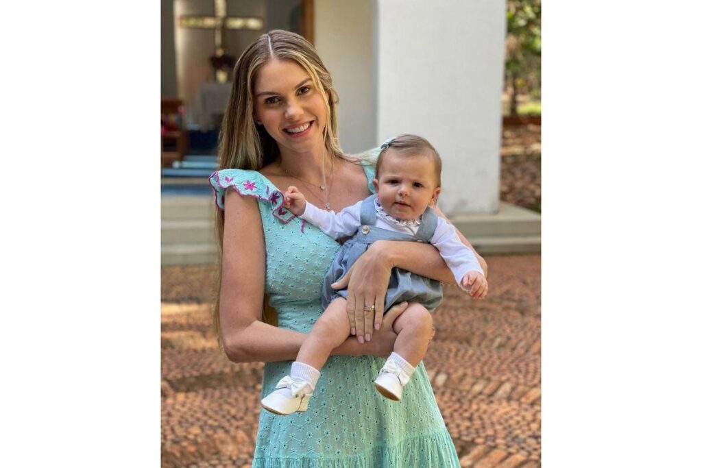 Os seguidores questionaram o fato delas estarem sem uniforme.