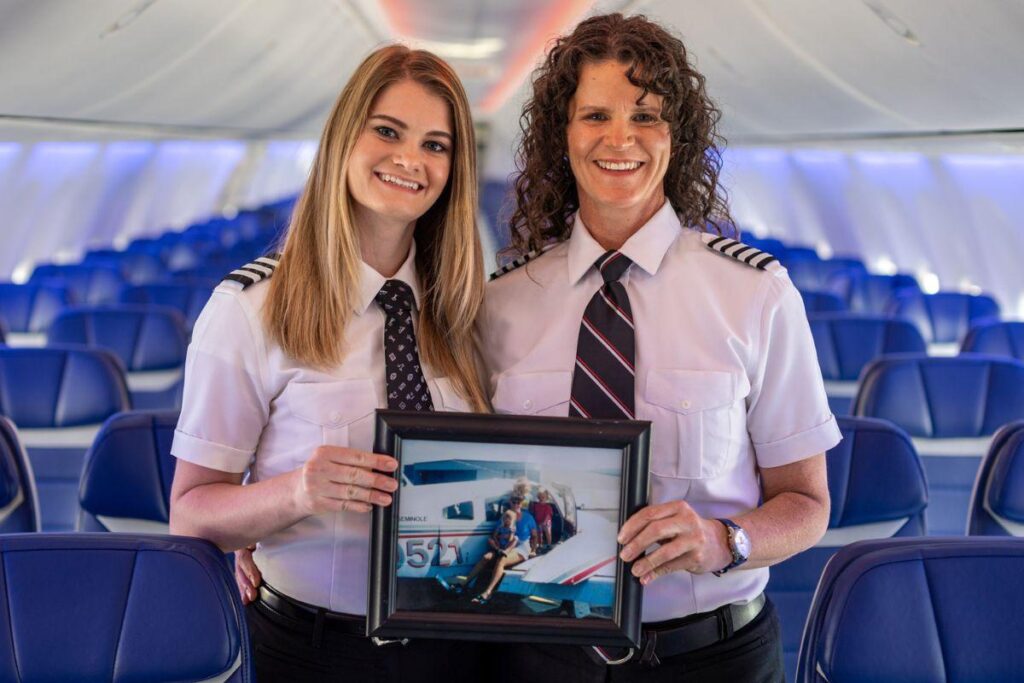 Holly e Keely em primeiro voo juntas