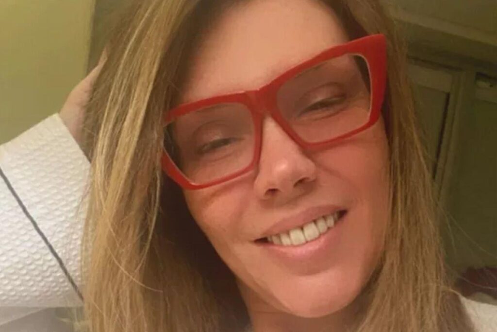 Simony falou sobre sua doença através das redes sociais nesta quarta-feira, 3