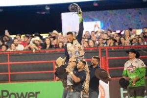 O casal responsável pela grande comemoração, Ana Caroline Ustulin e Lucas Martins Costa