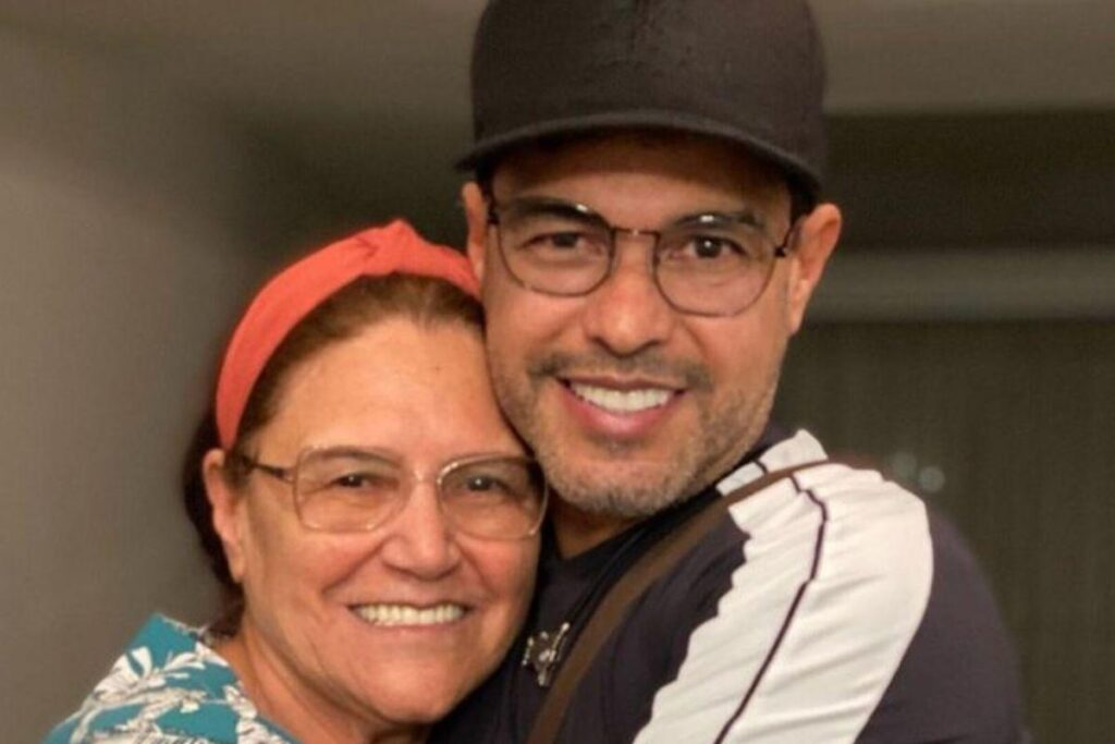 Zezé Di Camargo comemora o dia festivo da mãe, Dona Helena