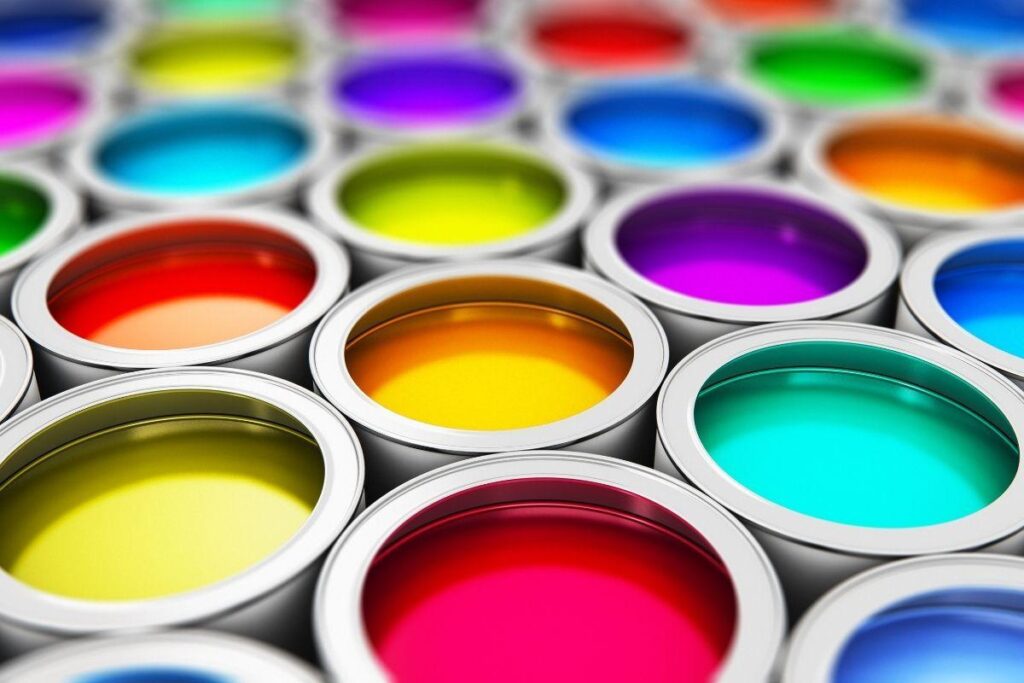 Um em cada 12 meninos tem deficiência de cores, e essa chance é maior se o avô materno for daltônico. Meninas são acometidas muito mais raramente (1 em 200)