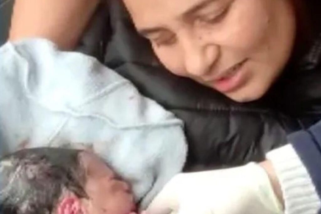 Fique atenta: o corrimento vaginal normal na gravidez não deve ter cheiro forte e distorcido e precisa ser esbranquiçado ou transparente