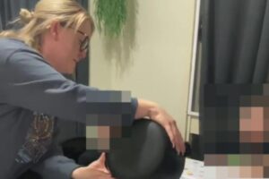 A mãe de dois recebeu críticas duríssimas por ter feito uma refeição “trend” com os filhos