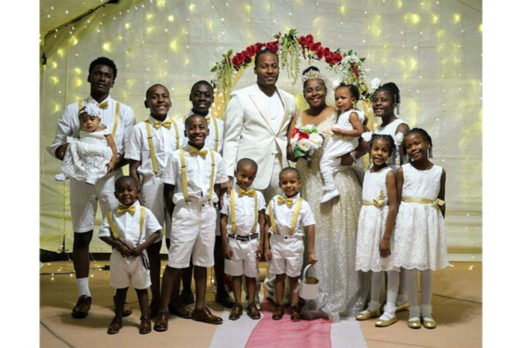 Família Storm vestindo roupas iguais