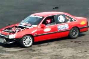 Momento em que ocorreu acidente causado por manobra radical feita por menino de 12 anos em parque em Goiás