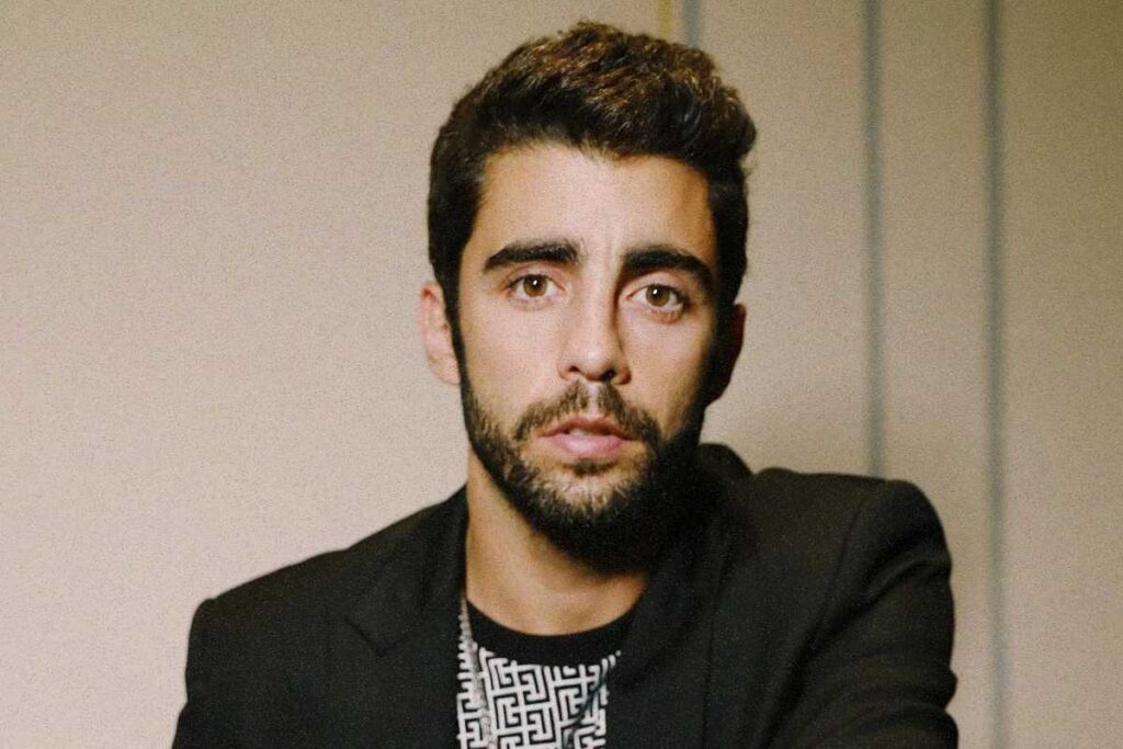 Pedro Scooby publicou uma foto de Vanessa Lopes com os filhos gêmeos