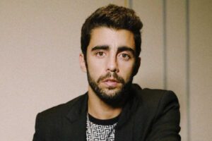 Pedro Scooby publicou uma foto de Vanessa Lopes com os filhos gêmeos