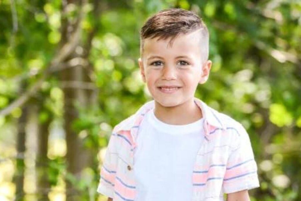 Menino de 4 anos perfura garganta com canudo de papel