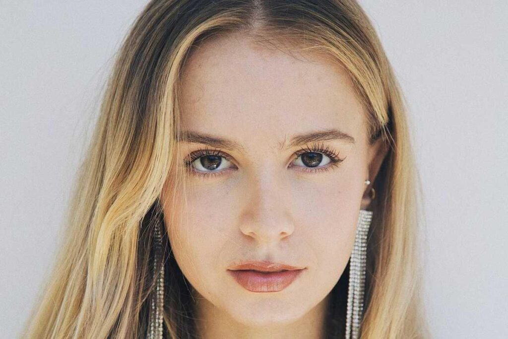 Isabella Scherer ficou brincando com a placenta