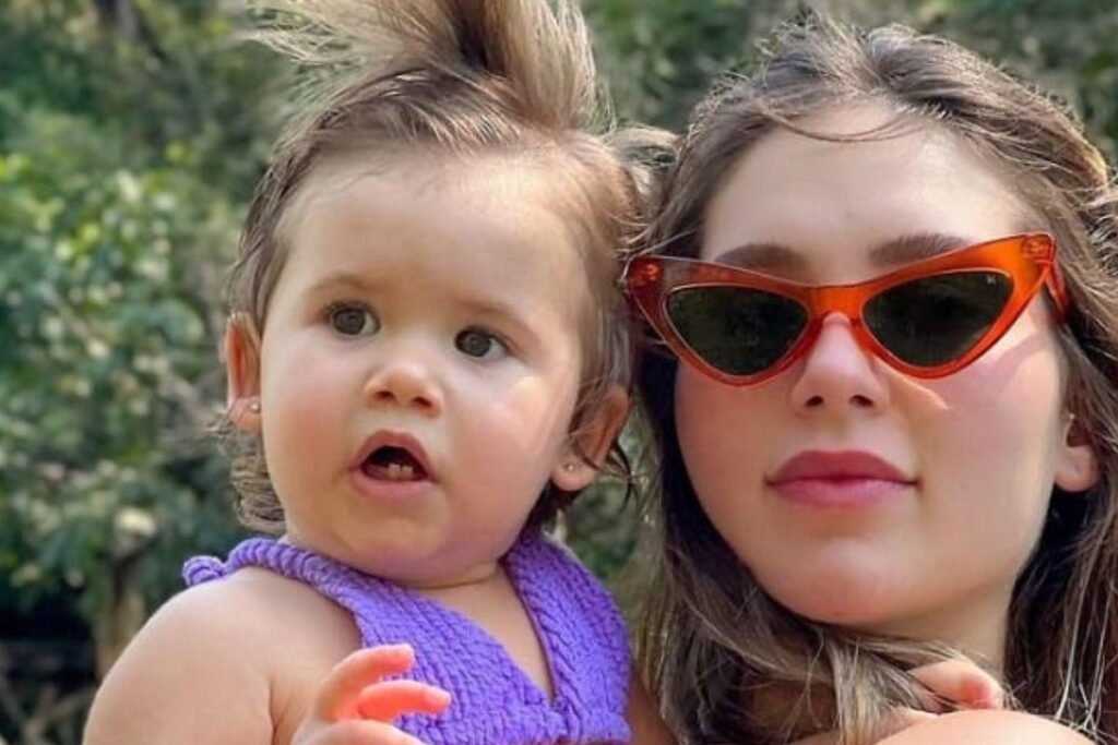 Virginia com Maria Alice, sua filha de 1 ano, fruto de seu relacionamento com Zé Felipe