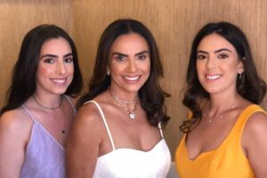 Dona de pousadas em Fernando de Noronha, Kátia Peixoto conta história no empreendedorismo. A mãe dela foi uma forte inspiração, a foto foi tirada no aniversário de 85 anos dela, um mês antes de falecer