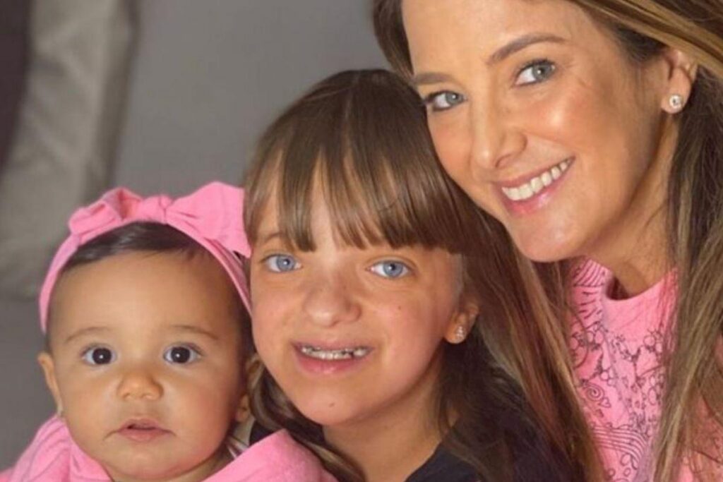 Ticiane Pinheiro presentei filhas com cozinha planejada