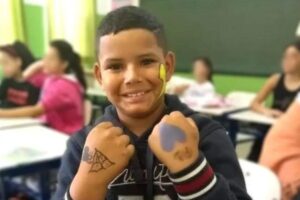 Pedro Otávio ao lado de sua mãe, Ariadne