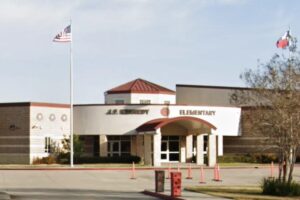 A menina de quatro anos levou a arma carregada para a escola