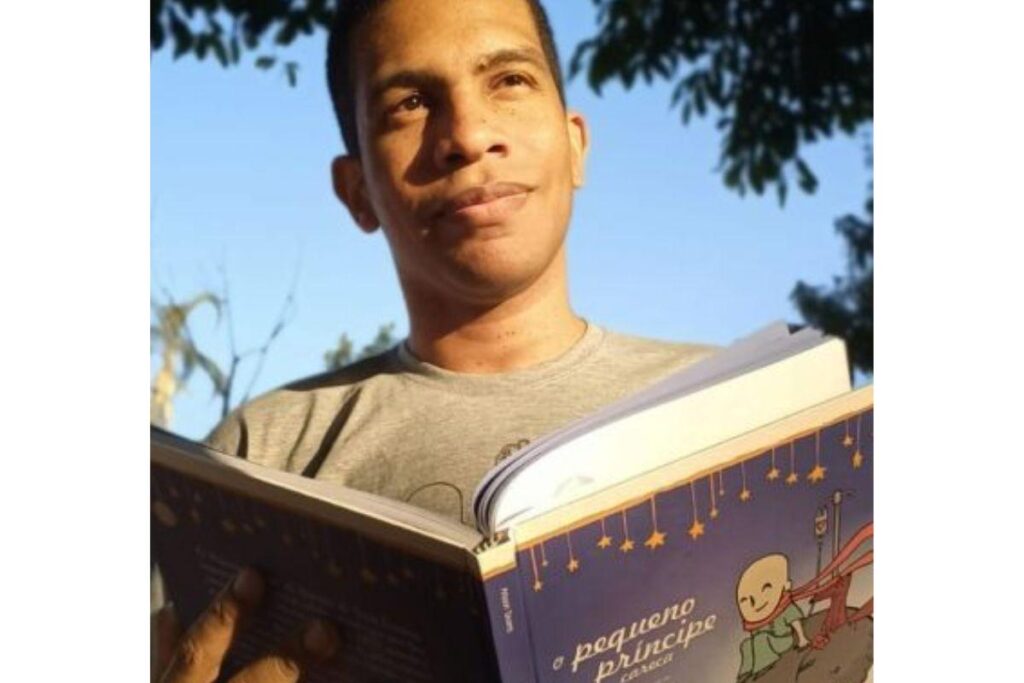 O livro visa o incentivo ao tratamento da doença