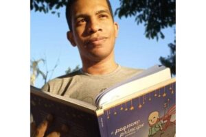 O livro visa o incentivo ao tratamento da doença