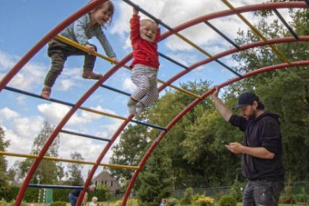 Fotos editadas por Kenny e postadas nas redes sociais