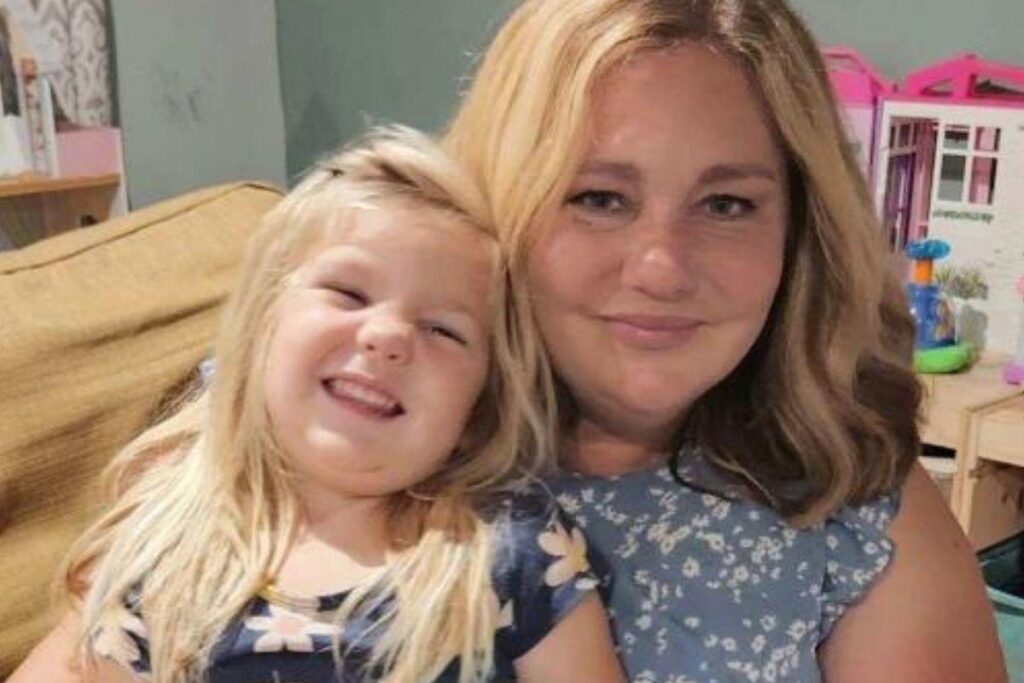 Menina engole baterias de boneca