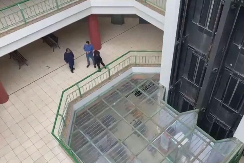 Fachada do Shopping Érico Veríssimo, local onde o menino de 3 anos acabou falecendo