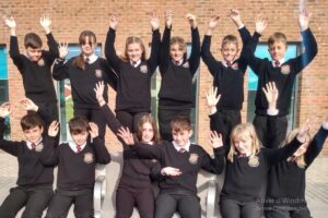 Entre os seis pares de gêmeos, quatro pares são casos de gêmeos idênticos