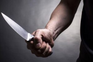 Criança de 12 anos ficou ferida após defender a mãe