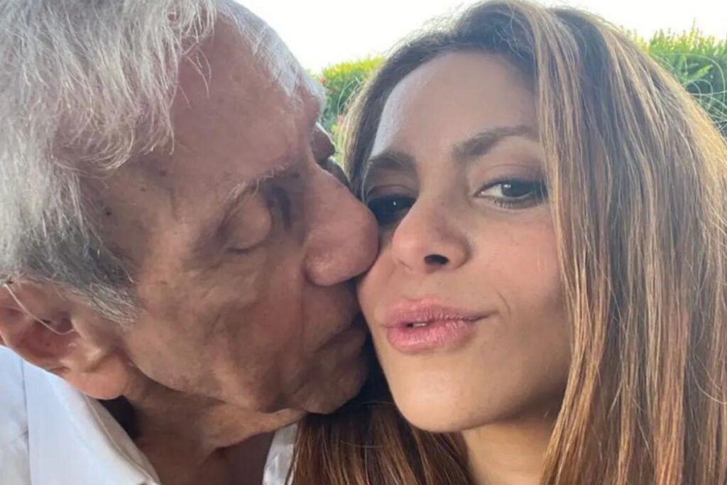 Shakira ao lado de seu pai, William