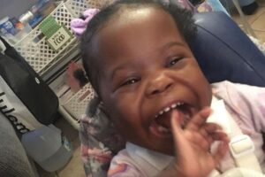 Lindsay e Tyler comemoraram a data com a filha na UTI neonatal